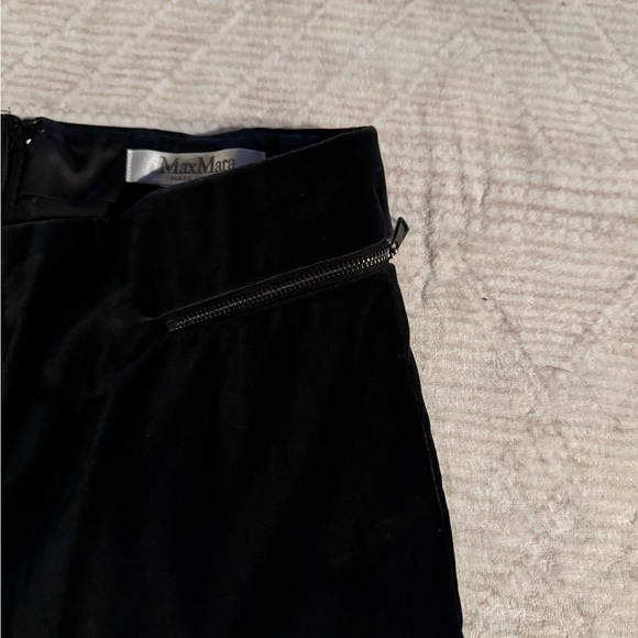 MaxMara Elegant Black Velvet Trousers - Picture 5 of 6